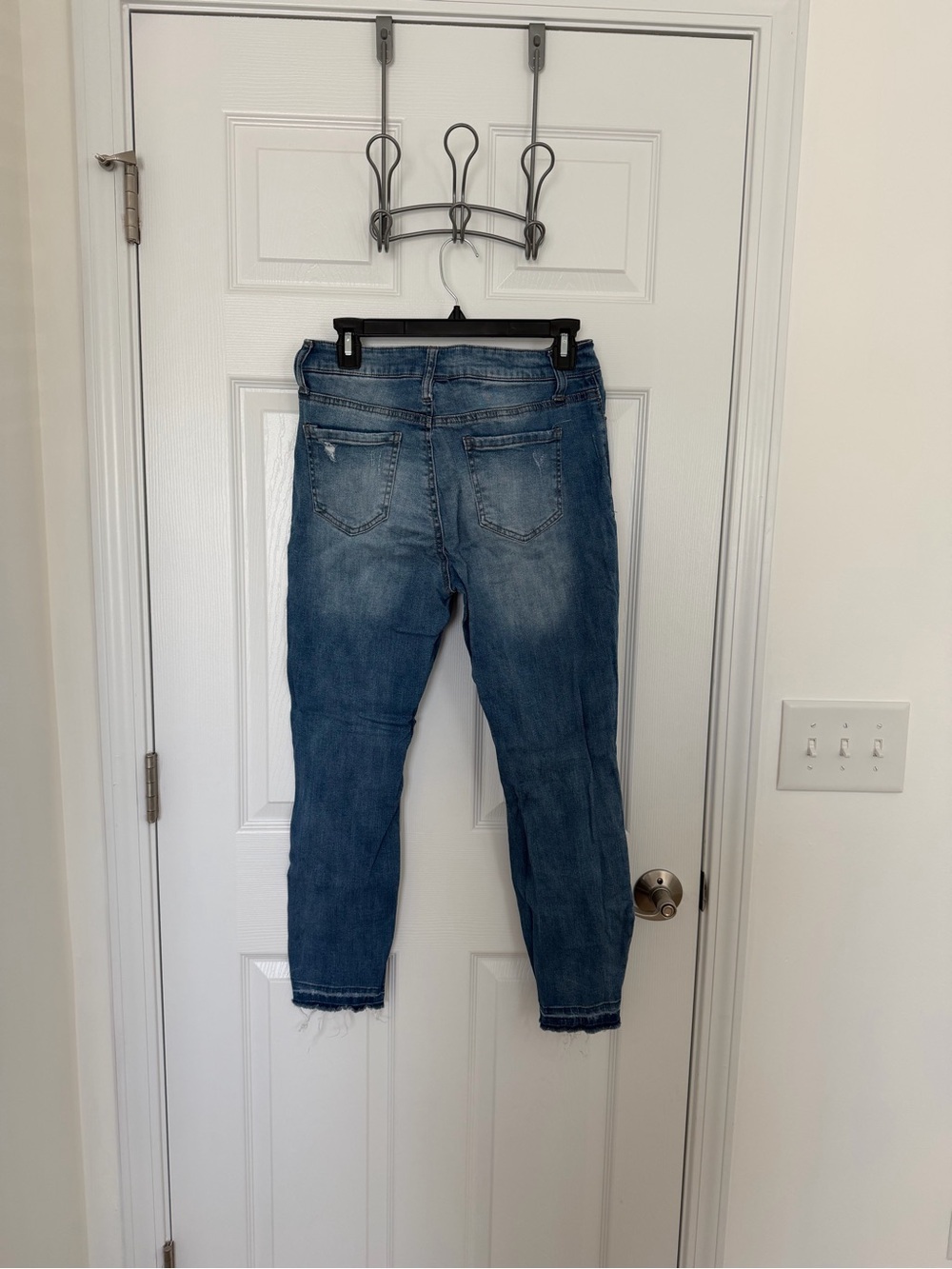 American Rag Distressed Dark Blue Cropped Ripped Jeans - Picture 2 of 4